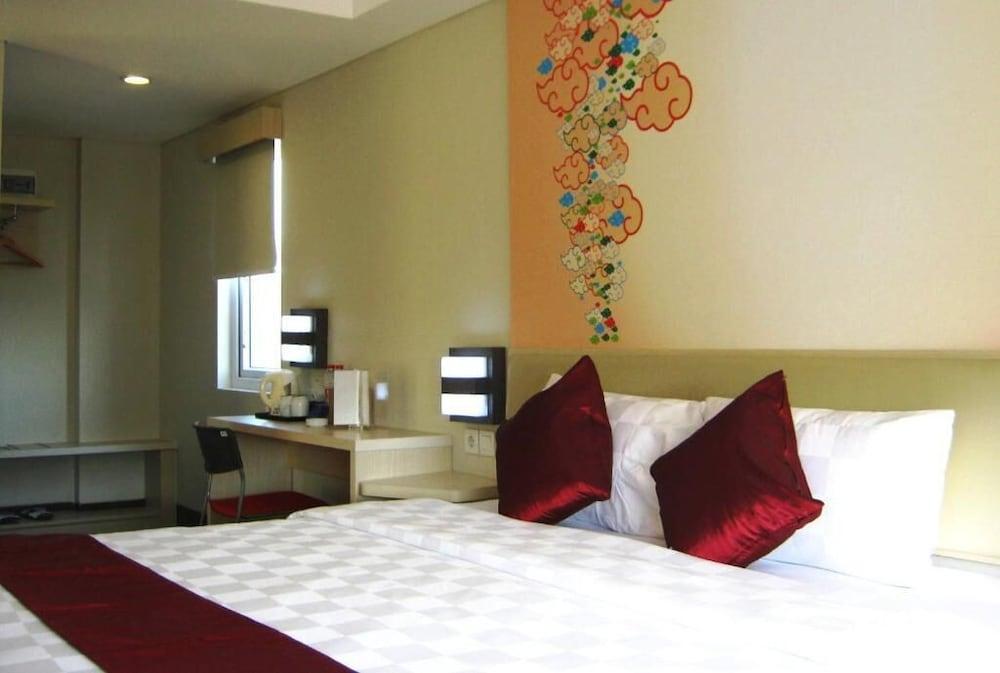 Cordela Hotel Cirebon Exterior foto